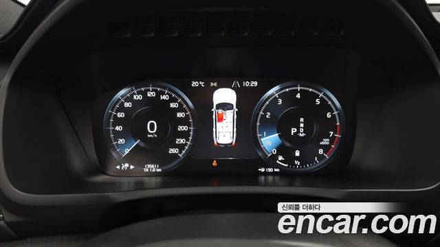 Volvo XC90 2021 — photo 8