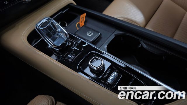 Volvo XC90 2021 — photo 9