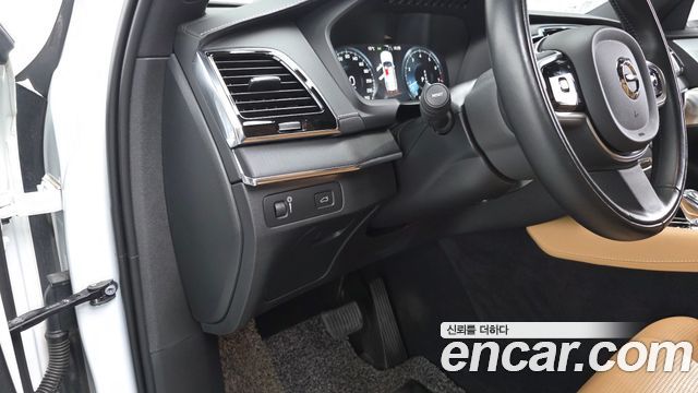 Volvo XC90 2021 — photo 13