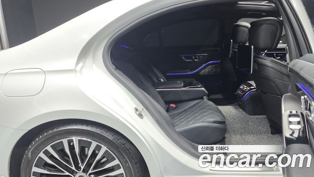 Mercedes-Benz S-Class 2024 — photo 17
