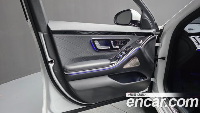 Mercedes-Benz S-Class 2024 — photo 14