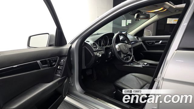 Mercedes-Benz C-Class 2012 — photo 10