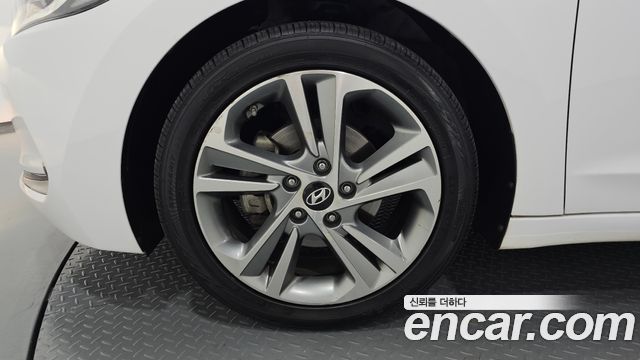 Hyundai AVANTE 2018 — photo 5