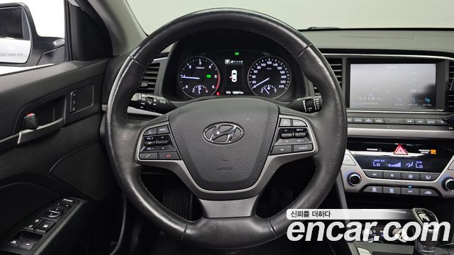 Hyundai AVANTE 2018 — photo 19