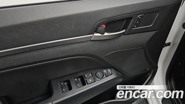 Hyundai AVANTE 2018 — photo 22