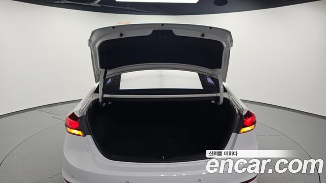 Hyundai AVANTE 2018 — photo 26
