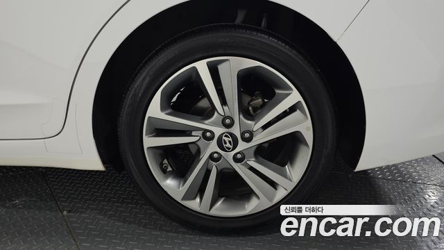 Hyundai AVANTE 2018 — photo 7