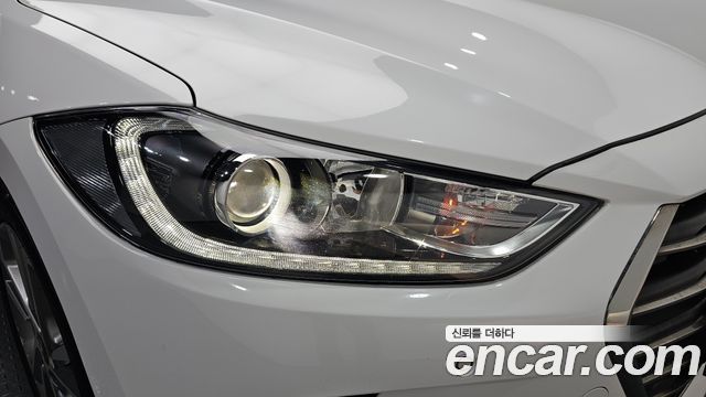 Hyundai AVANTE 2018 — photo 8