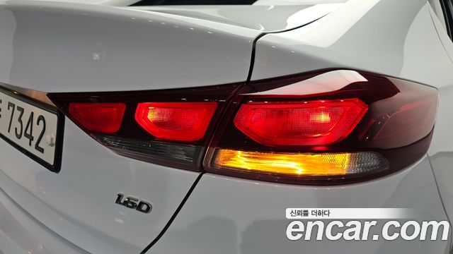 Hyundai AVANTE 2018 — photo 9