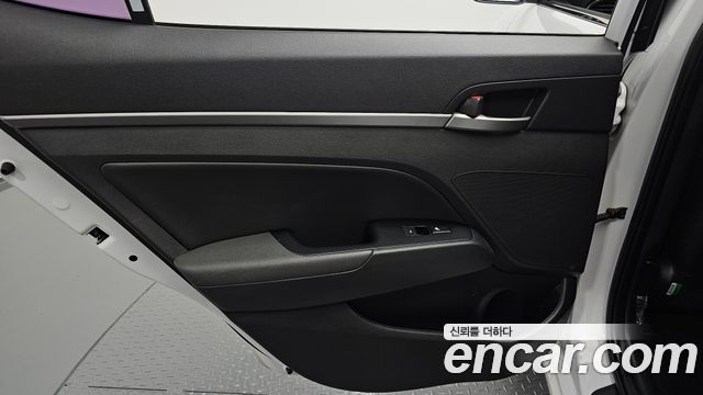 Hyundai AVANTE 2018 — photo 15