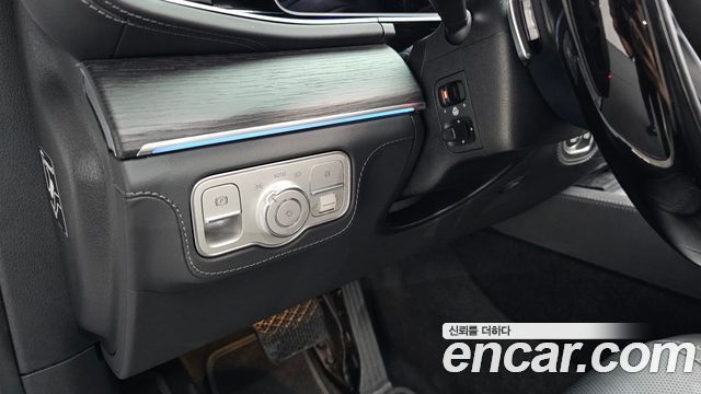 Mercedes-Benz GLE-Class 2026 — photo 20