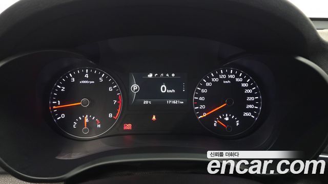 Kia K5 2017 — photo 11