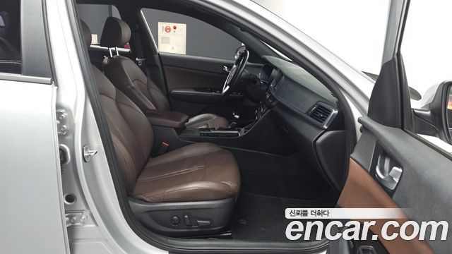 Kia K5 2017 — photo 17