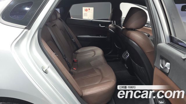 Kia K5 2017 — photo 18