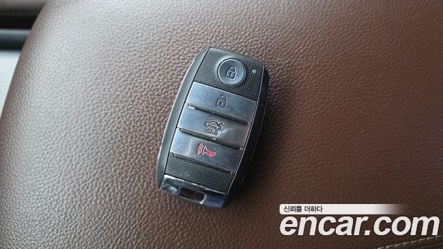 Kia K5 2017 — photo 31