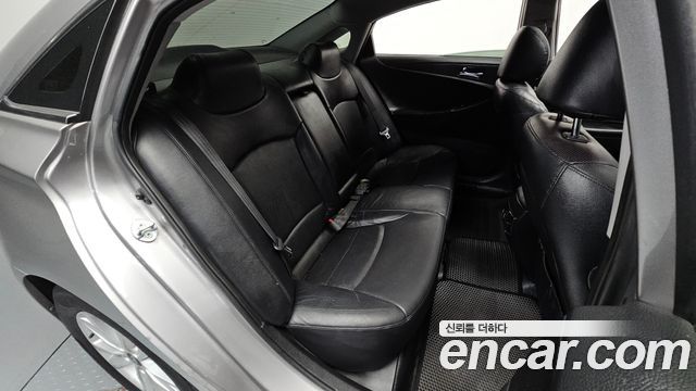 Hyundai Sonata 2012 — photo 17