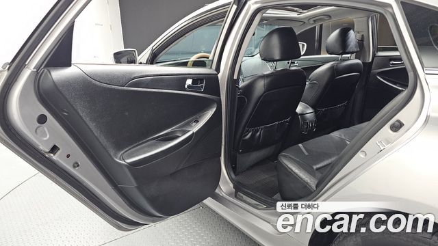 Hyundai Sonata 2012 — photo 18