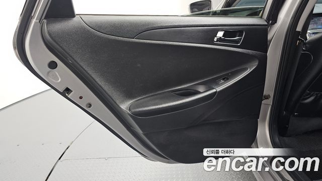Hyundai Sonata 2012 — photo 15