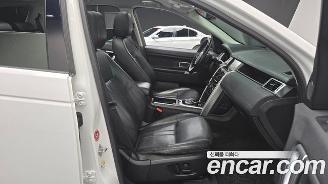 Land Rover Discovery Sport 2019 — photo 11