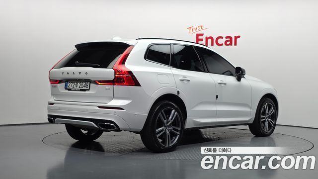 Volvo XC60 2021 — photo 2