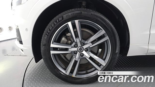 Volvo XC60 2021 — photo 5