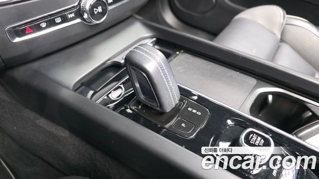 Volvo XC60 2021 — photo 12