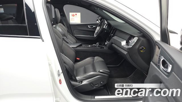 Volvo XC60 2021 — photo 17