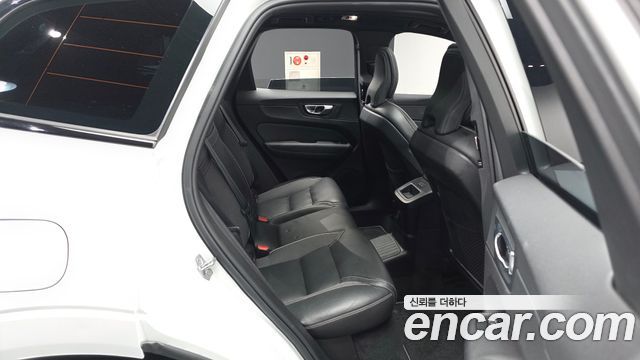 Volvo XC60 2021 — photo 18