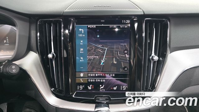 Volvo XC60 2021 — photo 20