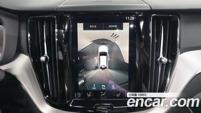 Volvo XC60 2021 — photo 21