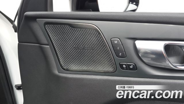 Volvo XC60 2021 — photo 23