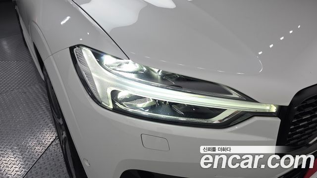 Volvo XC60 2021 — photo 8
