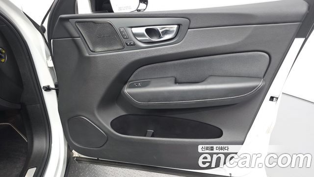 Volvo XC60 2021 — photo 14