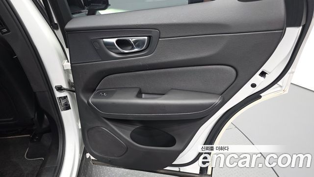 Volvo XC60 2021 — photo 15