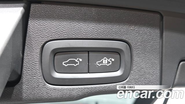 Volvo XC60 2021 — photo 27