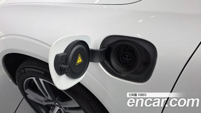 Volvo XC60 2021 — photo 28