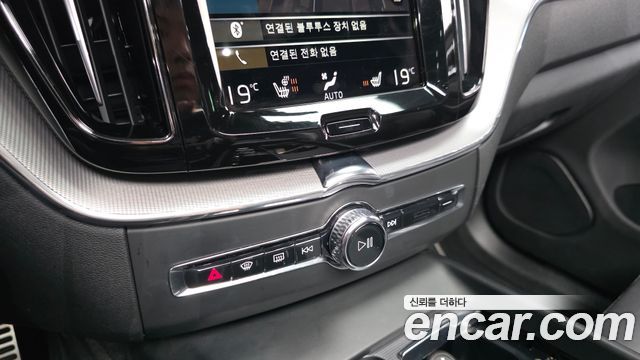 Volvo XC60 2021 — photo 31