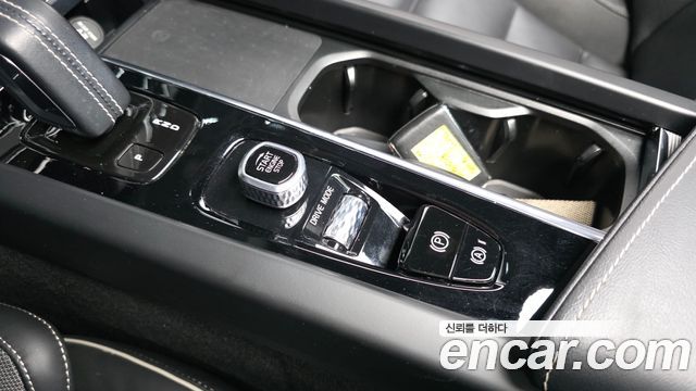 Volvo XC60 2021 — photo 34