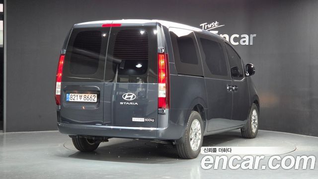 Hyundai Staria 2025 — photo 2