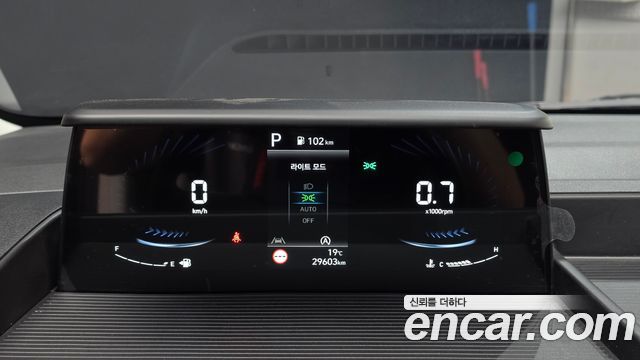 Hyundai Staria 2025 — photo 11