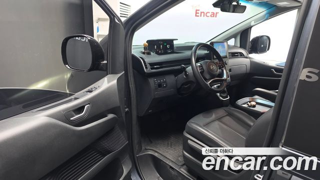 Hyundai Staria 2025 — photo 13