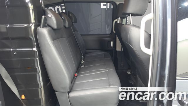 Hyundai Staria 2025 — photo 17