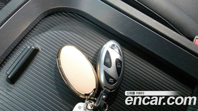 Hyundai Staria 2025 — photo 23