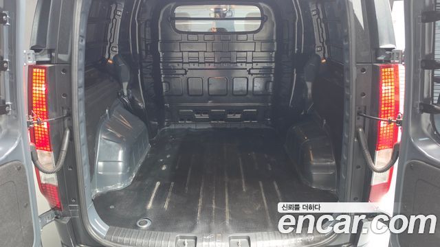 Hyundai Staria 2025 — photo 25