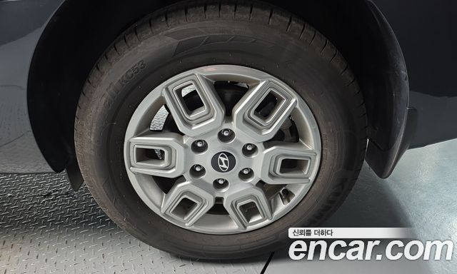 Hyundai Staria 2025 — photo 7