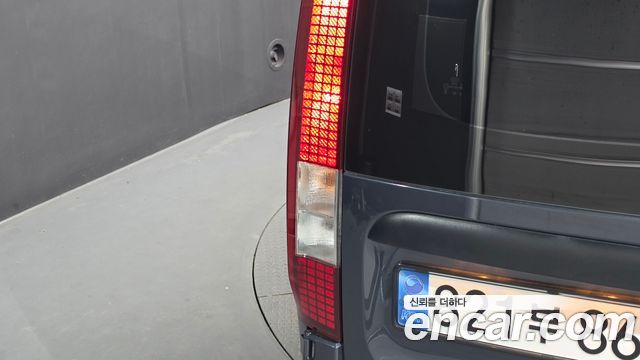 Hyundai Staria 2025 — photo 9