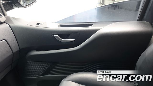 Hyundai Staria 2025 — photo 15