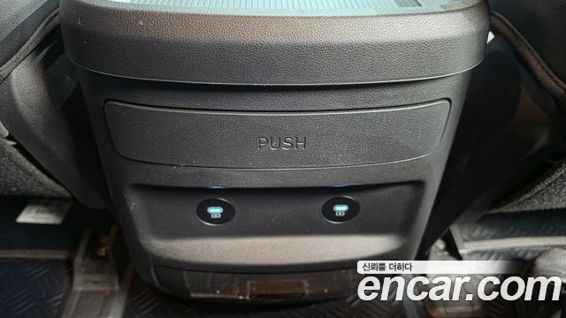 Hyundai Staria 2025 — photo 30