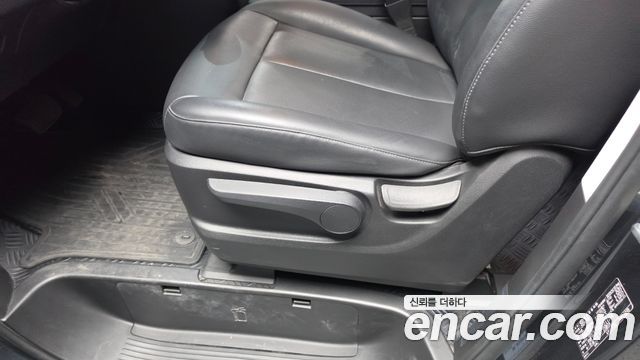 Hyundai Staria 2025 — photo 31