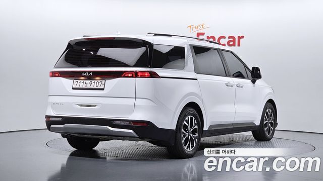 Kia Canival 2022 — photo 2
